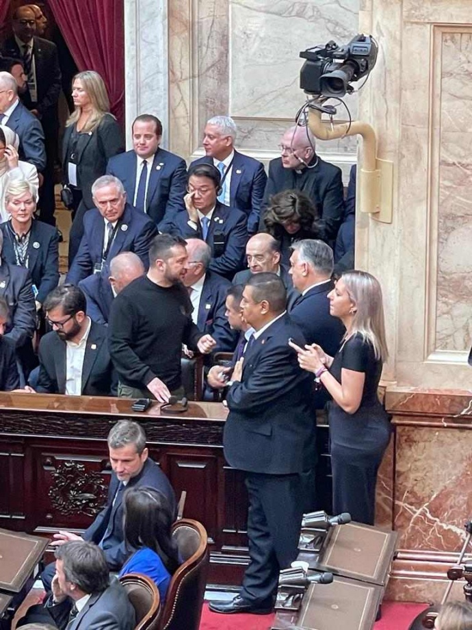 Зеленский и Орбан в Аргентине, фото источников УП