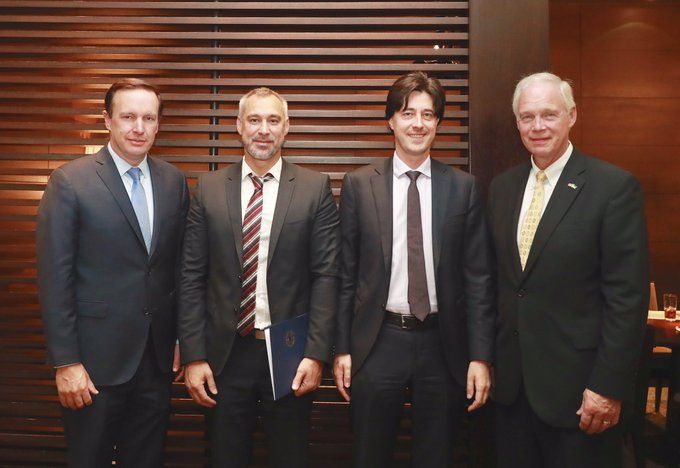 Рябошапка й сенатори