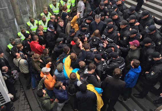 Переговори під Парком Слави