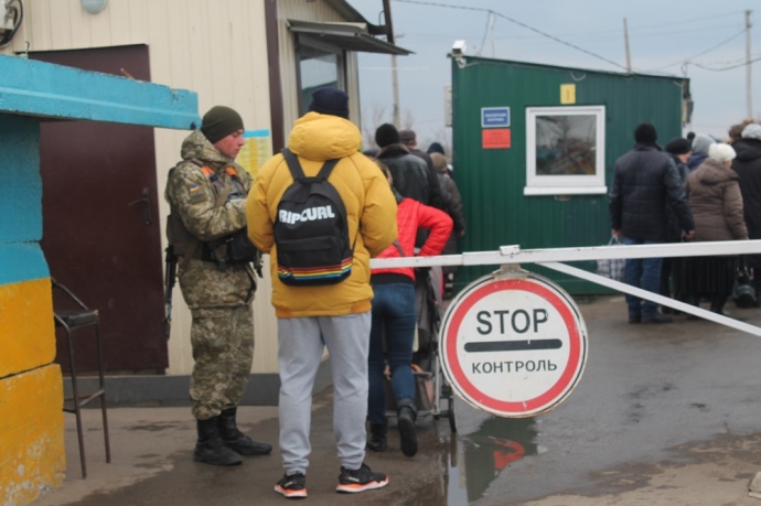 Деякі луганчани з сарказмом відповідають на КПВВ прикордонникам, що 