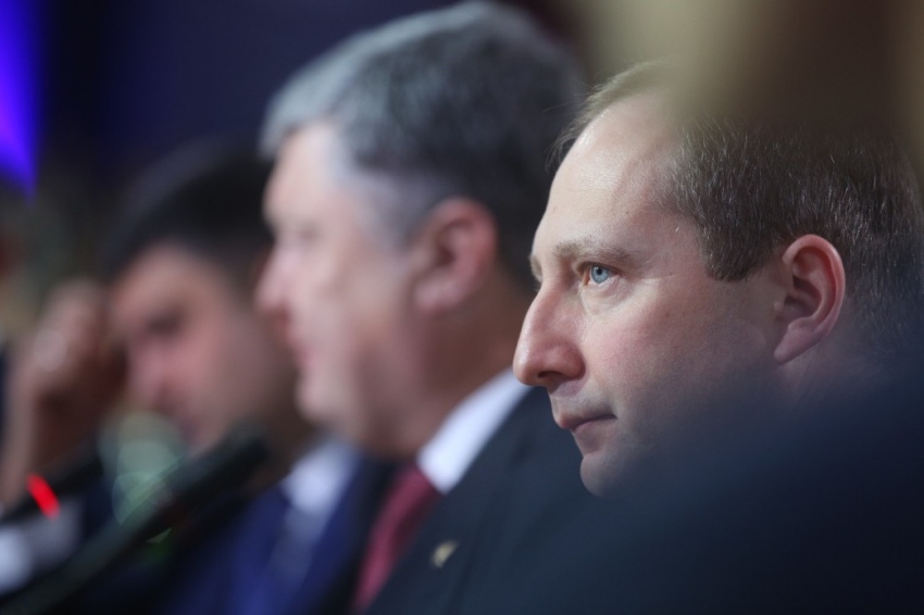 Ігор Райнін уважно слухає і чітко виконує, що є дуже важливими якостями для Порошенка