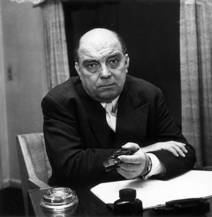 Журналіст Daily Express Сефтон Делмер за робочим столом, 9 серпня 1956 року