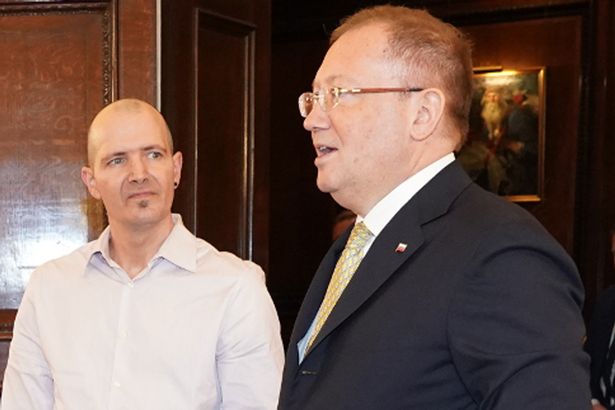 Чарлі Роулі і посол РФ Олександр Яковенко