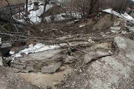 Земля сползает с киевских склонов Земля сползает с киевских склонов