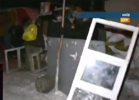 Використовували для будівництва все, що можна. Скрін-шот прямої трансляції Використовували для будівництва все, що можна. Скрін-шот прямої трансляції