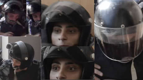 Активисты узнали беркутовца, который во время штурма Киевсовета 19 августа атаковал нардепов. Фото - Facebook Евгения Карася 