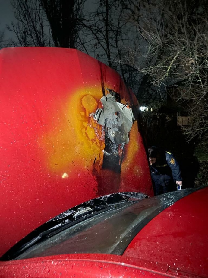 Ушкодження на капоті автівки