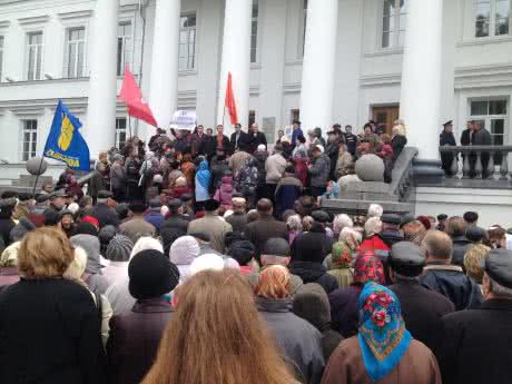 Ударовец и свободовец повели людей на штурм горсовета Полтавы