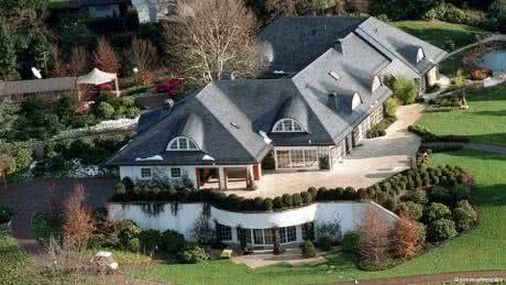 Вилла в Баден-Бадене, в которой живет жена Бакая. Он наведывается туда время от времени