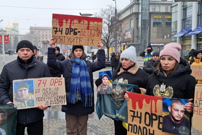 акция родственников пленных в Днепре 10 декабря, фото: Радио Свобода