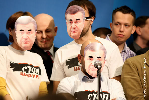 Учасники руху Стоп Цензурі прийшли в масках 