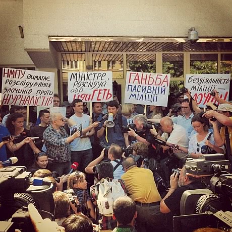 Мітинг ЗМІ під МВС. Фото Сергія Лещенко Мітинг ЗМІ під МВС. Фото Сергія Лещенко