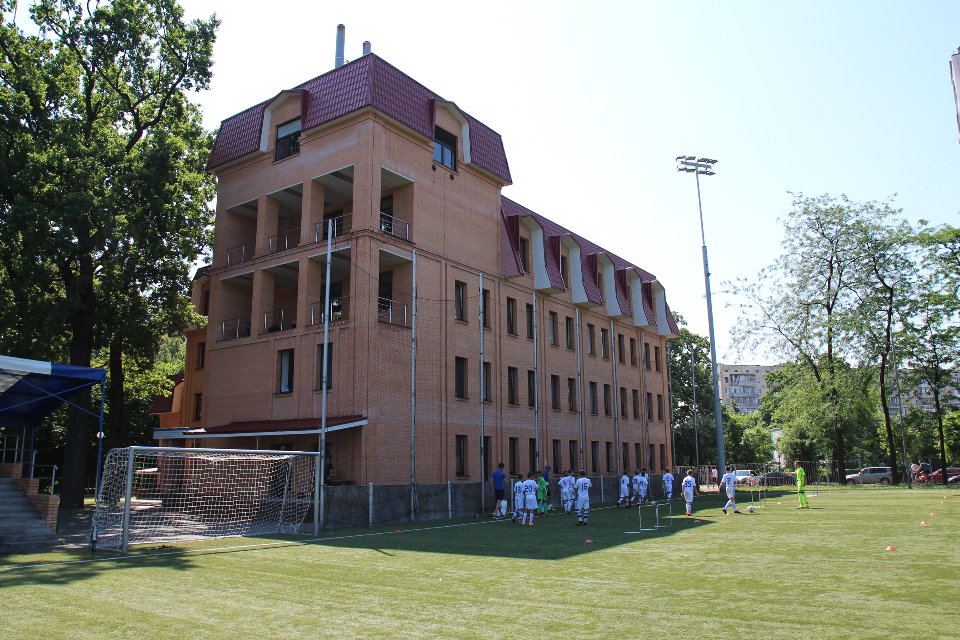 В конце 90-х годов на территории обновленной базы было сведено 4-этажный главный корпус, общая площадь которого составляет 3,5 тысячи квадратных метров.