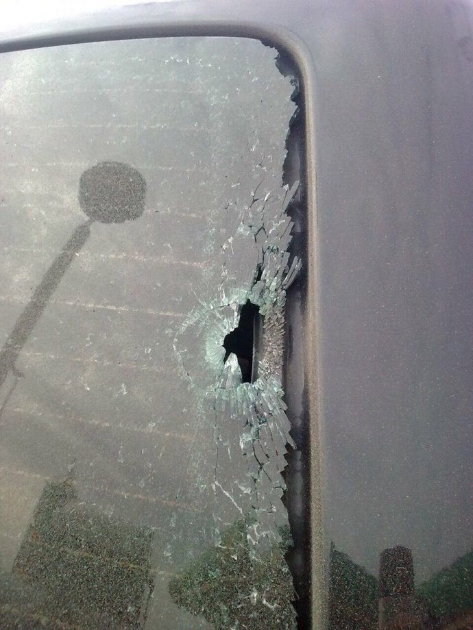 Пошкодження авто охорони Януковича