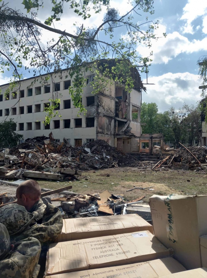 Зруйновані казарми в 