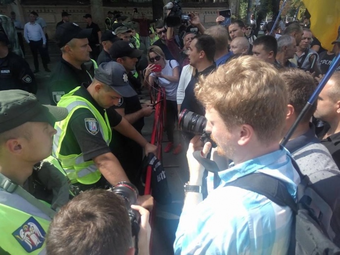 Сторонники Саакашвили пришли на Банковую