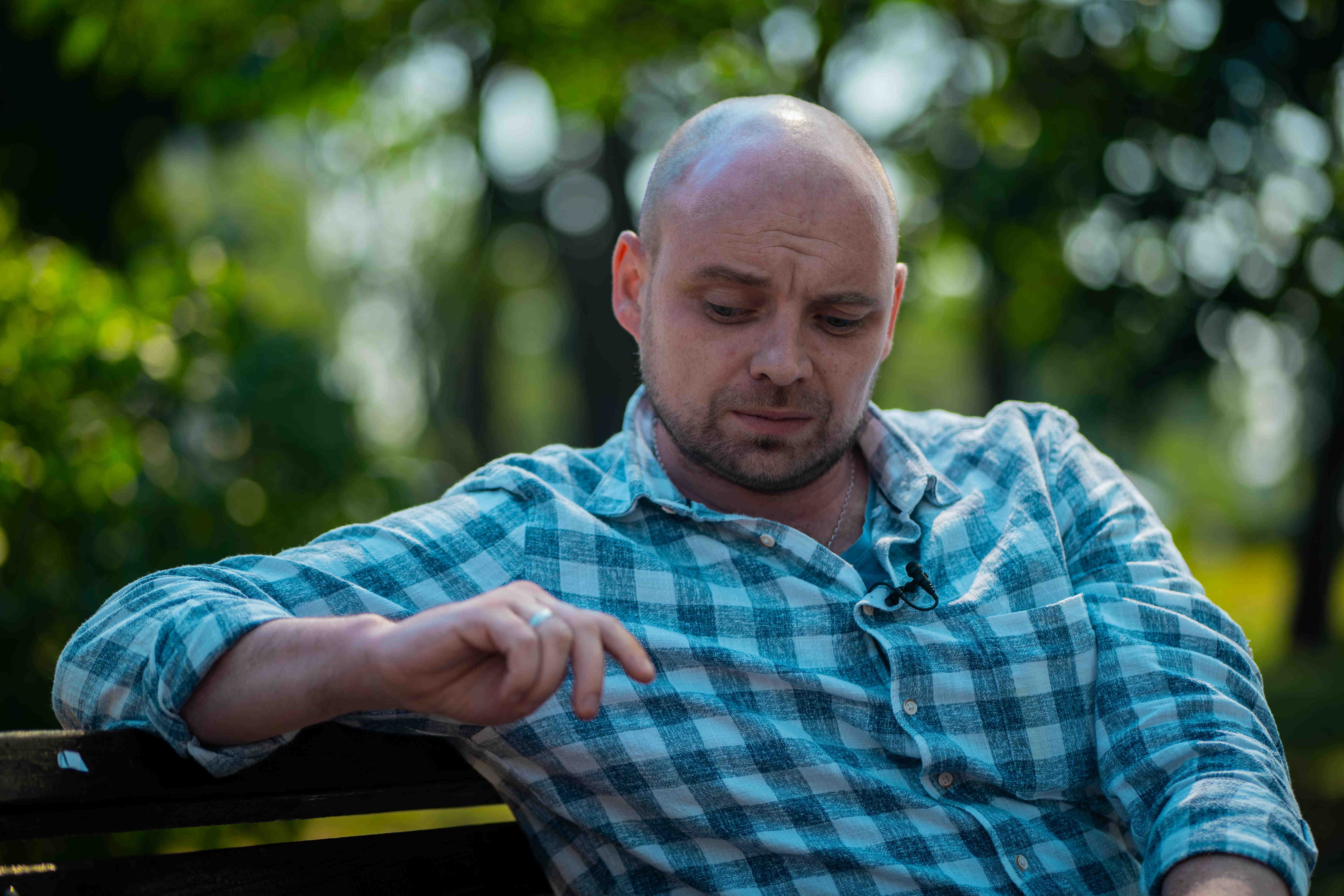 Радомир Мокрик: Я спостерігаю, як працюють чехи з дисидентським рухом, з постатями, які чинили спротив комуністичному режиму. І це незрівнянні речі, зовсім не на нашу користь. Справа не тільки в назвах вулиць, монументах. А в тому, що у них є постійна дискусія, осмислення, конференції, фільми