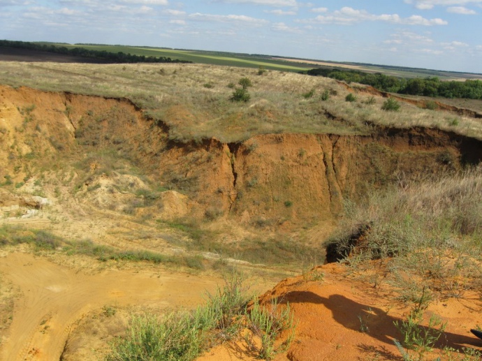 В кар'єрі селища Войковський (Копані), за даними очевидців, теж засипані українські воїни