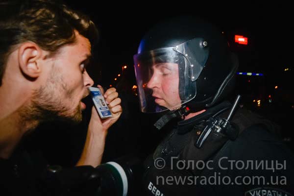 Беркут - журналісту 5 каналу: Думаєш, ти Бог? Беркут - журналісту 5 каналу: Думаєш, ти Бог?