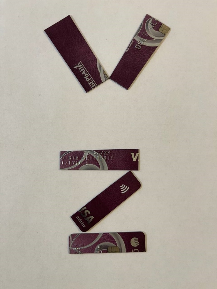 Разрезанная карта Мединского в виде знаков российских оккупантов