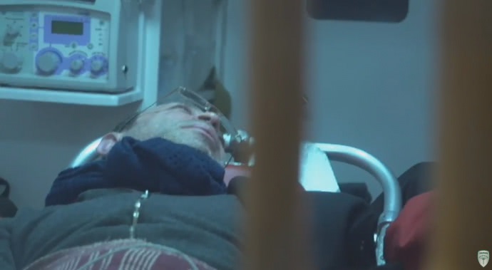 Корбан до сих пор возле здания суда