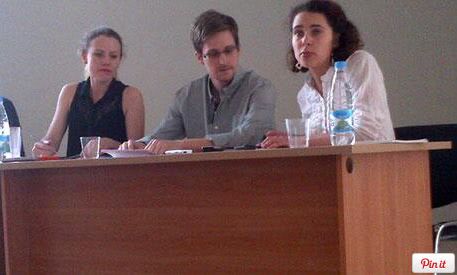 Сноуден сделал заявление в Шереметьево – фото из Твиттера Сноуден сделал заявление в Шереметьево – фото из Твиттера