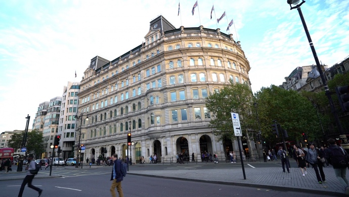 «Grand Buildings» на Трафальгарській площі