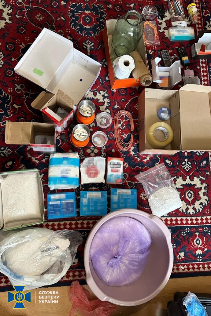 Компоненты для взрывчатки, изъятые правоохранителями