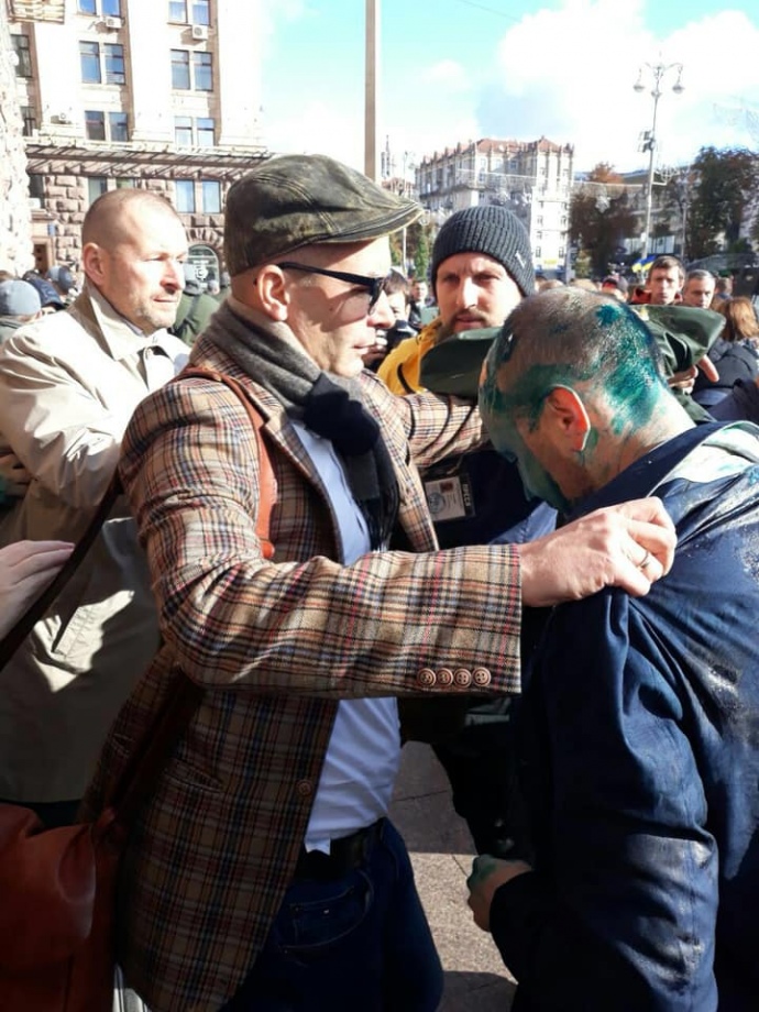 Сергія Гусовського облили зеленкою