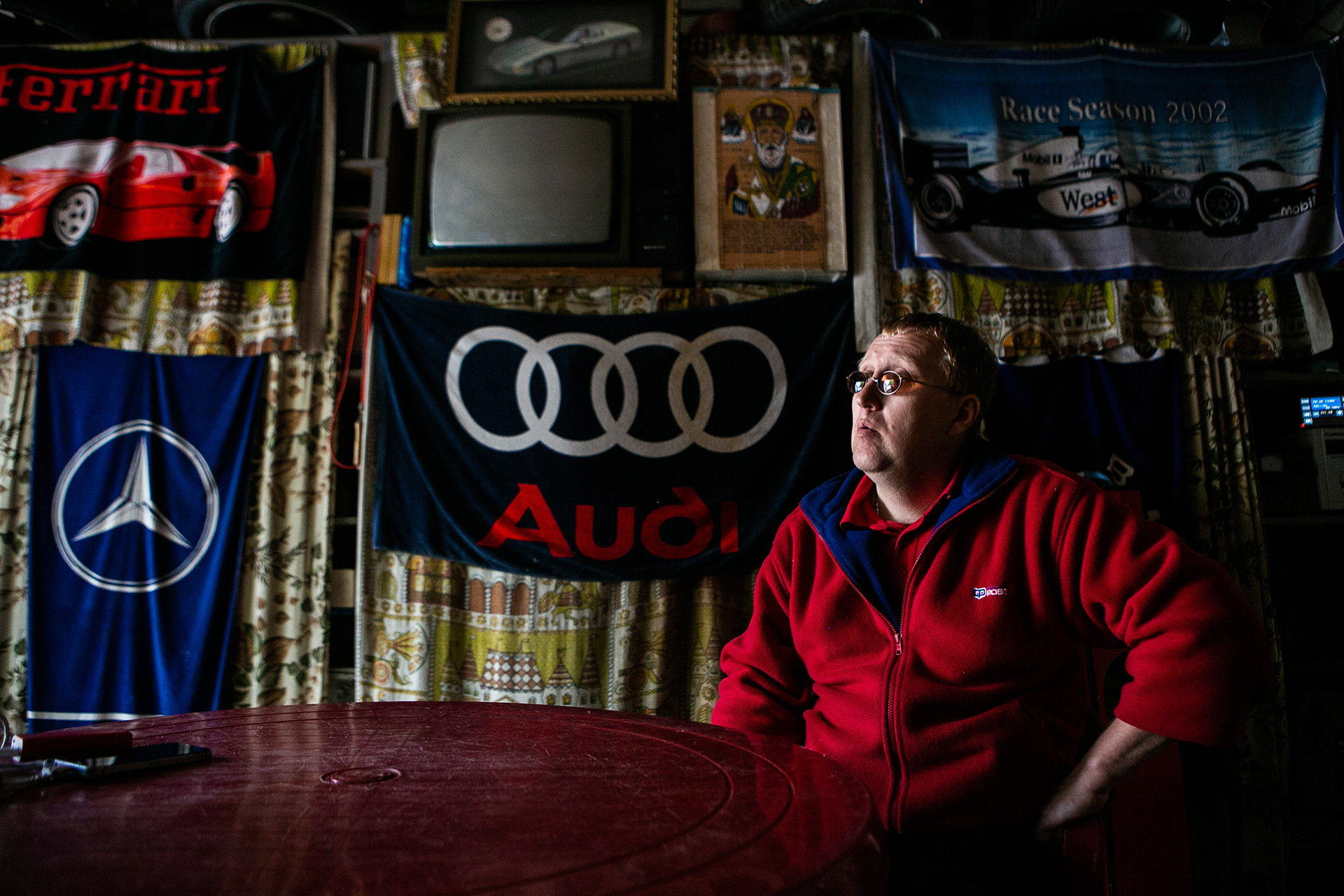 В гаражах Алексея православие и китч взаимодополняют друг друга