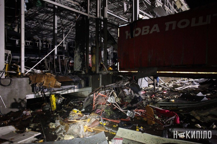 Фото с места ракетного удара харьковского издания