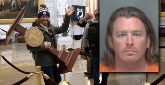 Адам Джонсон