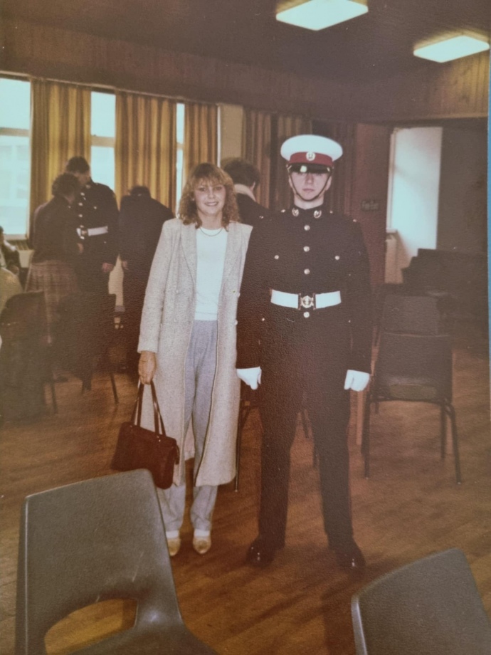 Стівен Мартін служив у корпусі Королівської морської піхоти чотири роки. Був солдатом, згодом отримав звання молодшого капрала