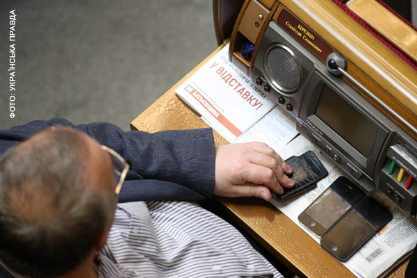 А оппозиция тем временем агитировала всех за отставку правительства Азарова А оппозиция тем временем агитировала всех за отставку правительства Азарова