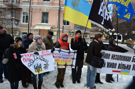 Активисты в Киеве требовали освободить задержанных в Беларуси украинцев