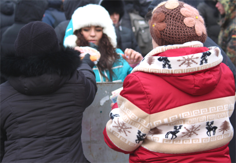 Піцца за 5 гривень. А євромайдану кияни носять їжу безкоштовно Піцца за 5 гривень. А євромайдану кияни носять їжу безкоштовно