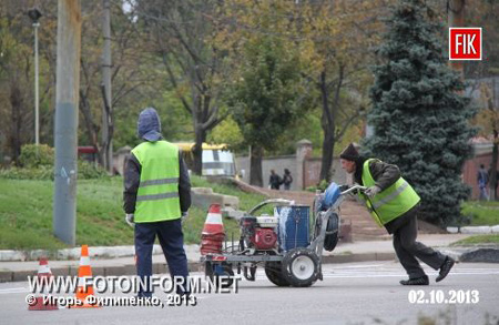 Для Януковича наново розмітили дороги Для Януковича наново розмітили дороги