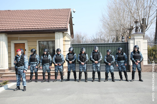 Міліція пильно охороняла порядок Януковича