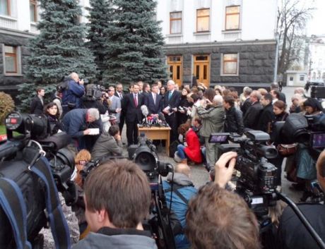 Фото із Твітера Карла Більдта