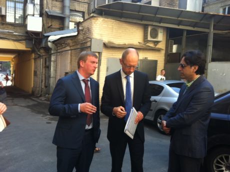 Яценюк собрался подавать в суд на Клюева. Фото Татьяны Николаенко Яценюк собрался подавать в суд на Клюева. Фото Татьяны Николаенко