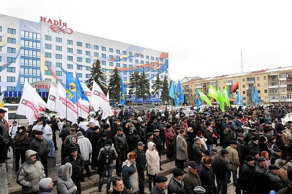 В Ивано-Франковске вышли на площадь В Ивано-Франковске вышли на площадь
