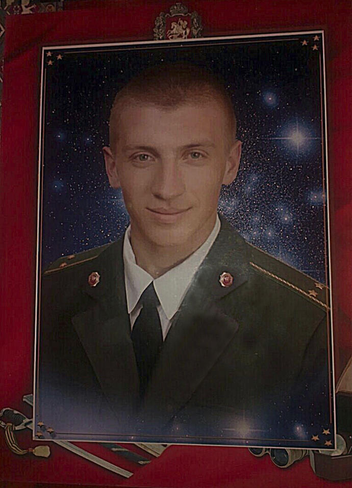 Кузів встиг послужити в Маріуполі