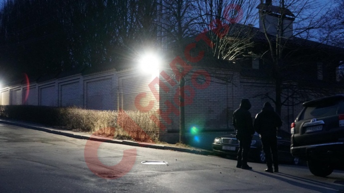 Экипаж полиции возле особняка Медведчука