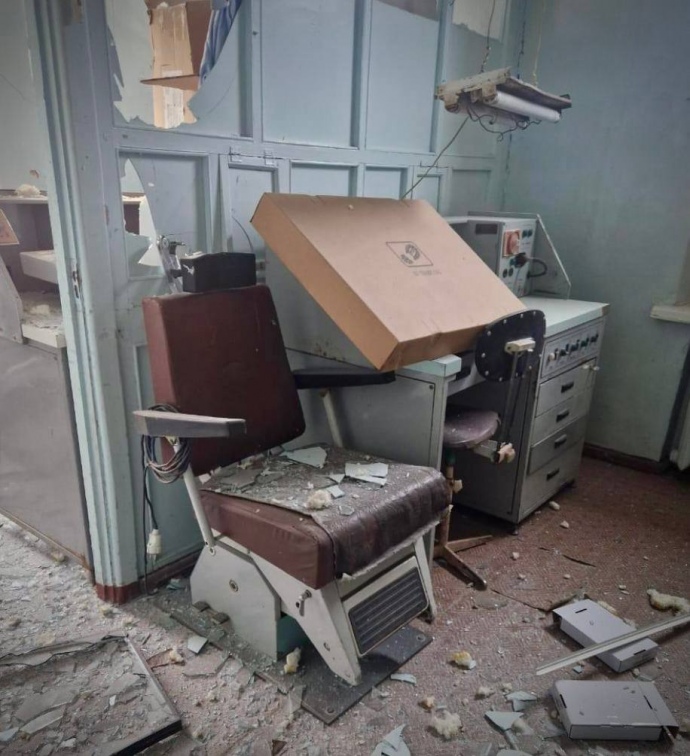 пошкоджена лікарня в Семенівці, фото: Чаус у Telegram