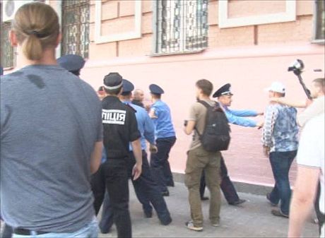 Докази побиття ще одного фотографа