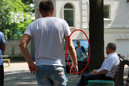 Лариса Олександрівна, яка керує хлопцями і її охорона Лариса Олександрівна, яка керує хлопцями і її охорона