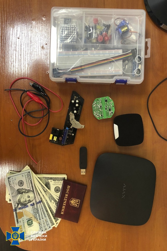 Вилучені речові докази