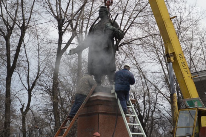У Запоріжжі демонтували пам’ятник Кірову