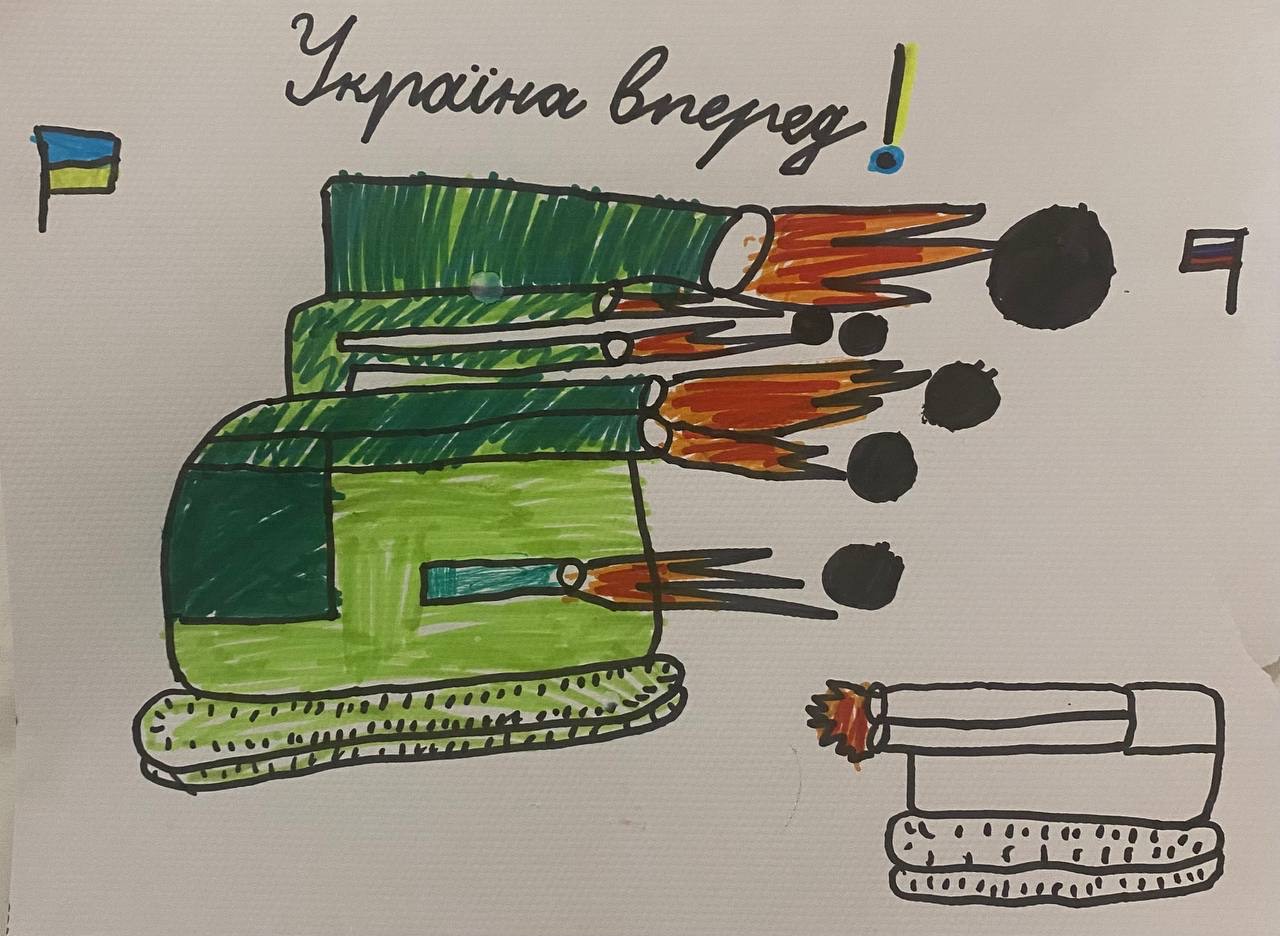 Аліса, 8 років. Вона з Києва, але зараз з батьком в Трускавці