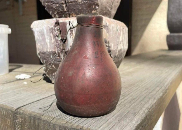 Колба с ЧАЭС, брошенная оккупантами в Буче